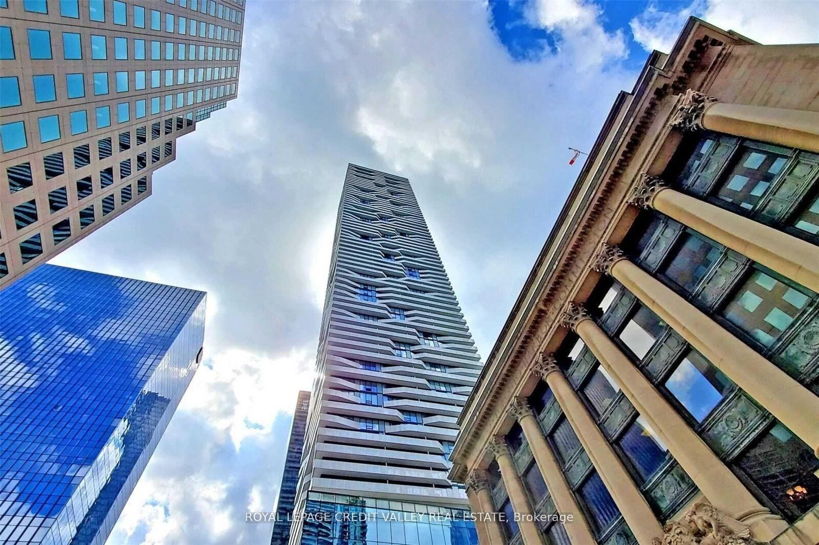 Property Photo: 88 Harbour Street 4907 ON M5J 0C3