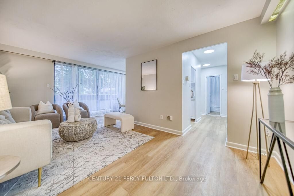Photo de la propriété: 921 Midland Avenue 101 ON M1K 4G2