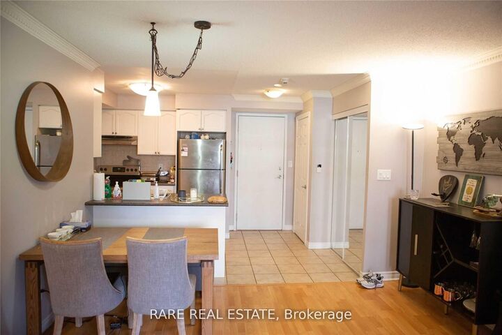 Property Photo:  3880 Duke Of York Boulevard 418  ON L5B 4M7 