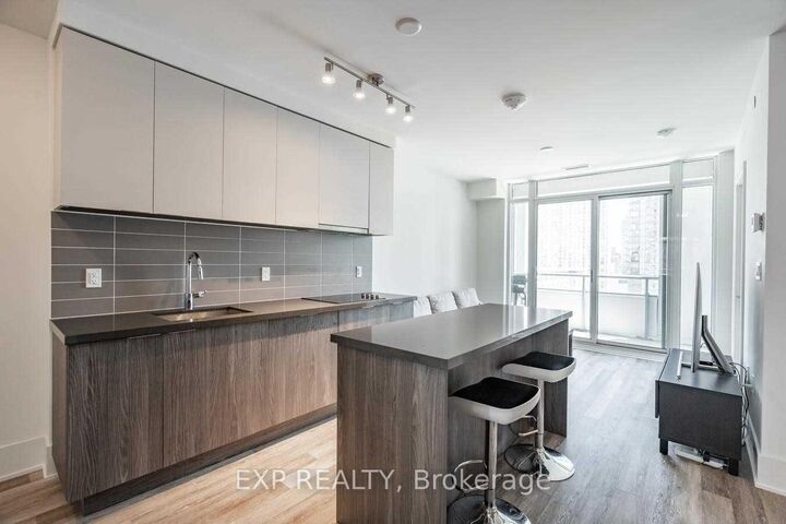 Property Photo:  576 Front Street W 809  ON M5V 0P8 