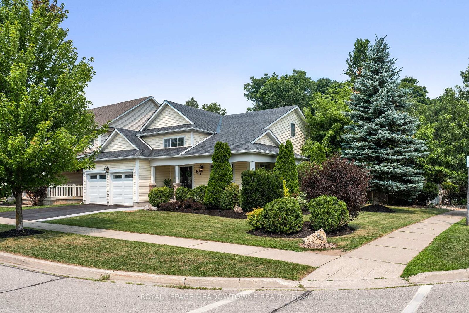 Photo de la propriété: 65 Browns Crescent ON L7J 3A4