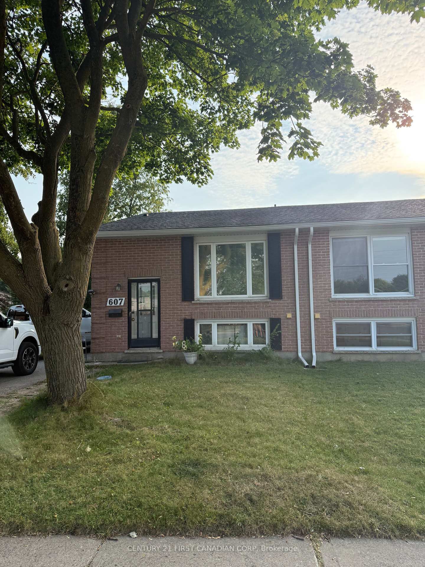 Photo de la propriété: 607 Deveron Crescent ON N5Z 4M3