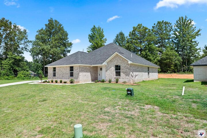 Property Photo:  113 Village Place  TX 75501 
