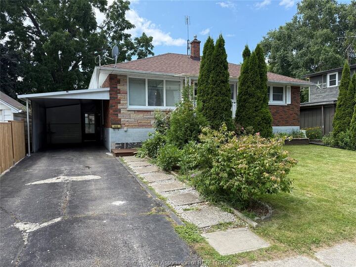 Photo de la propriété: 415 Emily Street ON N8A 4K4