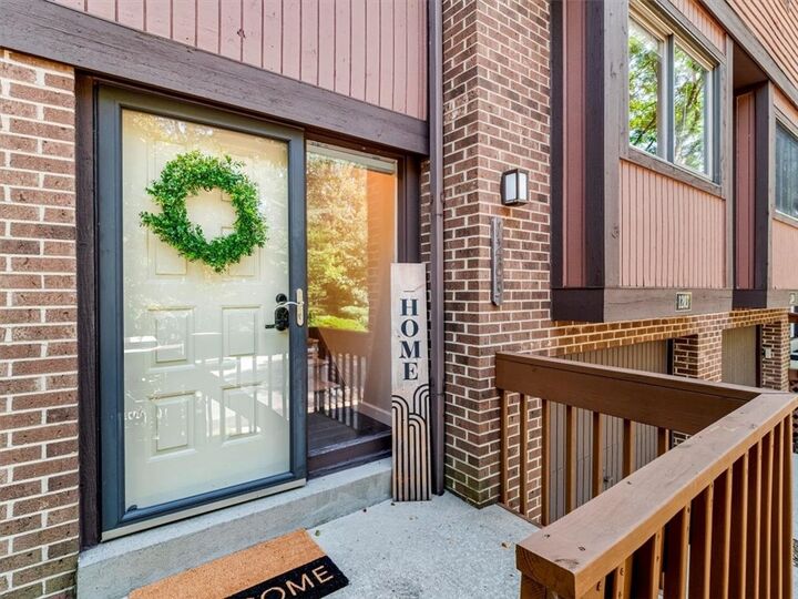 Property Photo: 1203 Forest Edge Ct PA 15090