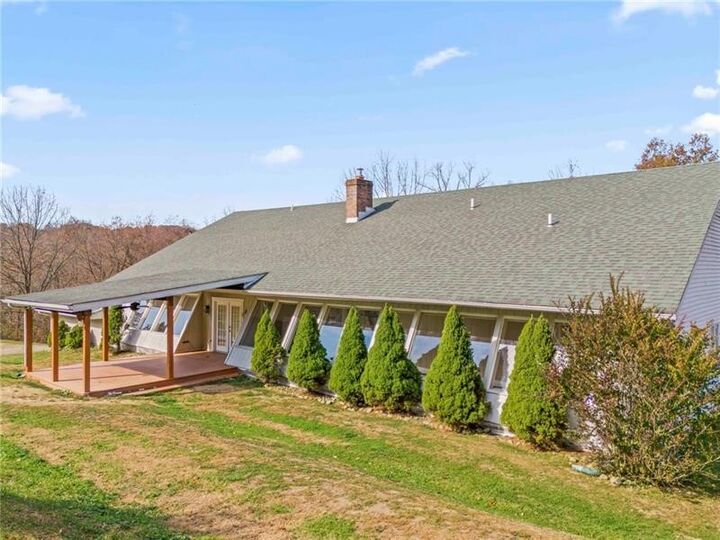 Property Photo:  1905 Vista Valley Rd  PA 15301 
