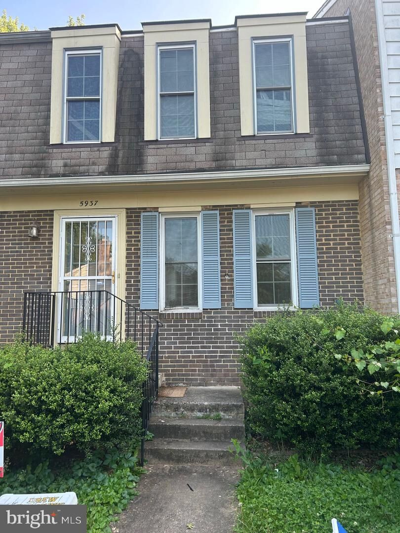 Property Photo:  5937 Kara Place  VA 22015 