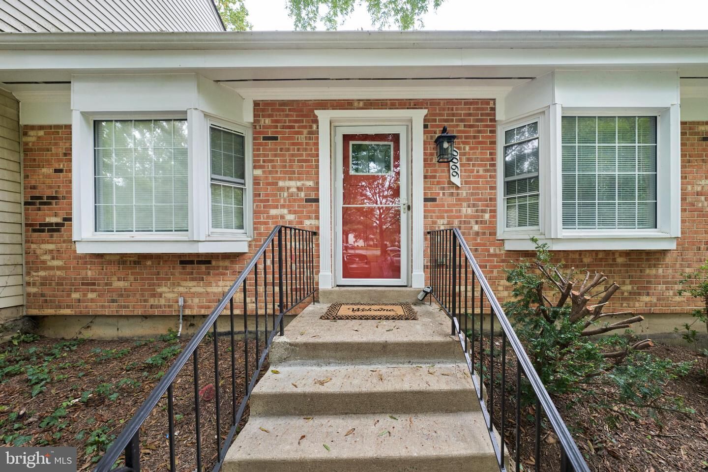 Property Photo: 9900 Kingsbridge Drive VA 22031