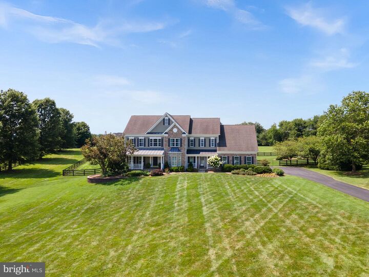 Property Photo: 16534 Goldencrest Circle VA 20132