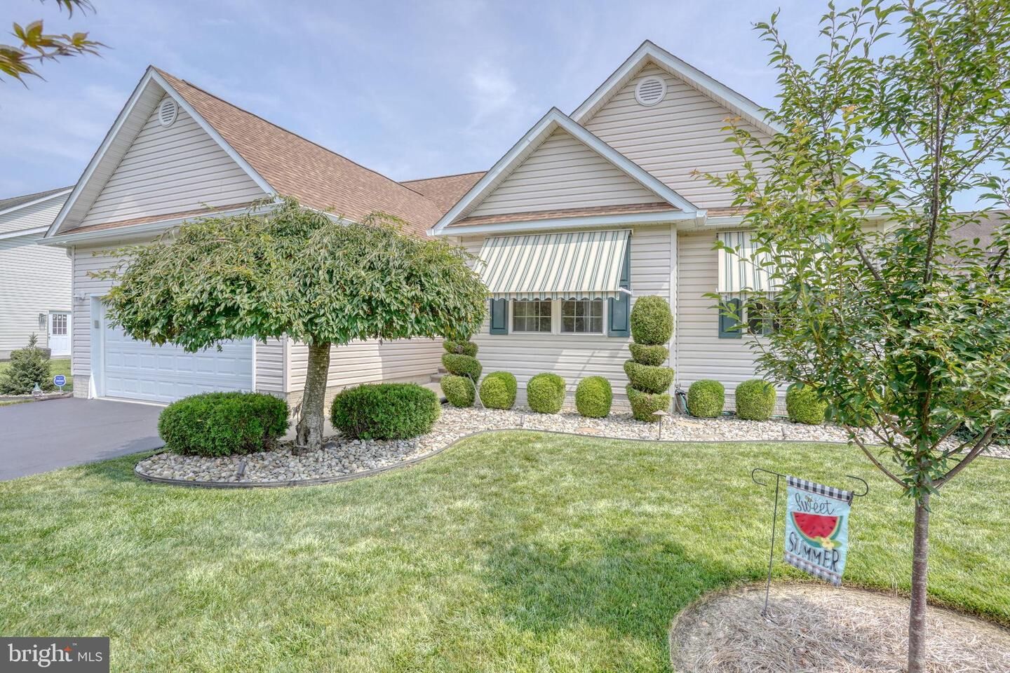 Property Photo:  4 Royal Court  DE 19963 