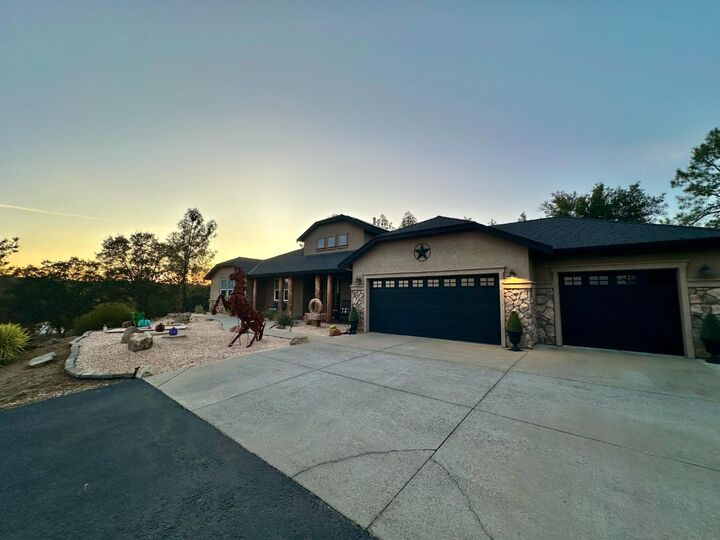 Property Photo: 300 Bridlewood Lane CA 95228