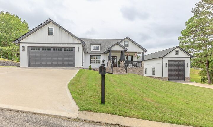 Property Photo: 170 Stonegate Place GA 30710