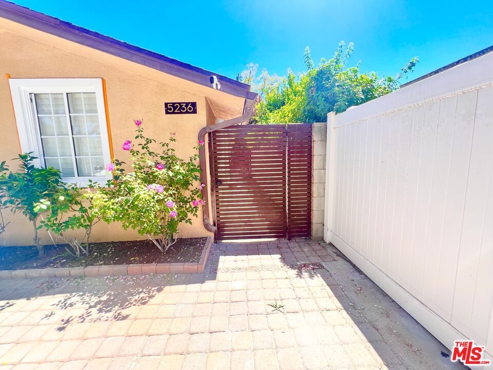 Property Photo: 5236 Buffalo Ave CA 91401