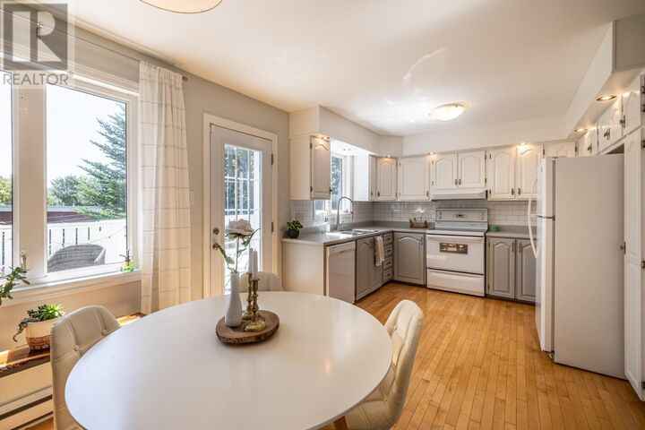 Photo de la propriété:  55 Pennywell Road  NL A1C 2L1 