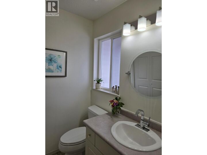 Property Photo:  2951 11 Avenue Northeast 16  BC V1E 1V8 