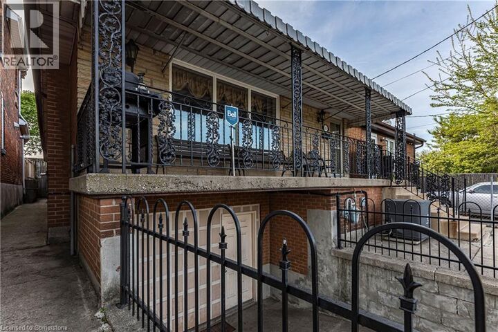 Property Photo:  283 Macnab Street North  ON L8L 1K5 