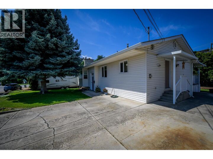 Photo de la propriété:  1743 Sheridan Drive  BC V2B 6B1 