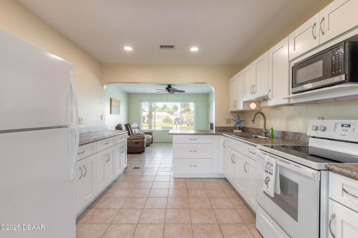 Property Photo: 31 Camellia Drive FL 32176