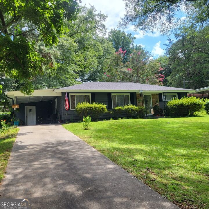 Property Photo:  909 N 13th Street  AL 36863 