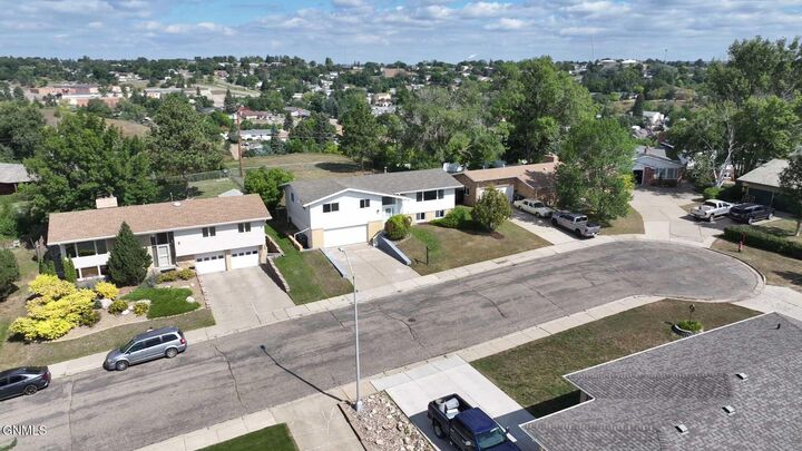 Property Photo:  906 3rd Street NW  ND 58554 