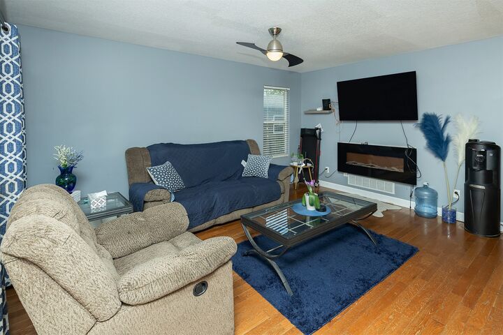 Property Photo:  109 E 33rd Street  IA 50317 