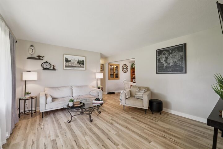 Property Photo:  606 Davis Street  IA 50226 