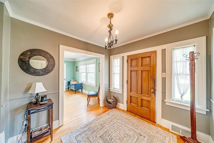 Property Photo:  413 38th Place  IA 50312 