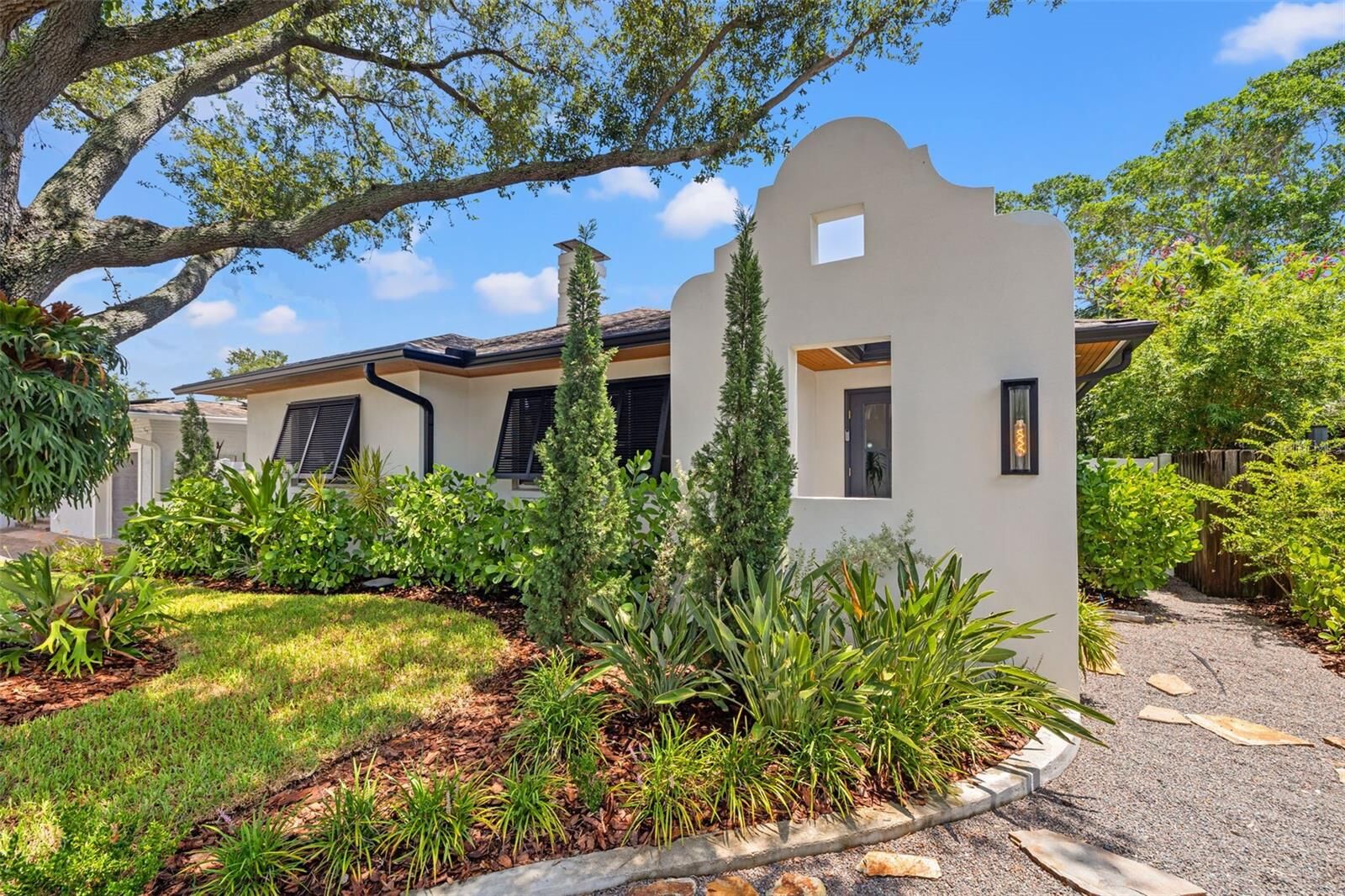 Property Photo: 2925 1st Street NE FL 33704