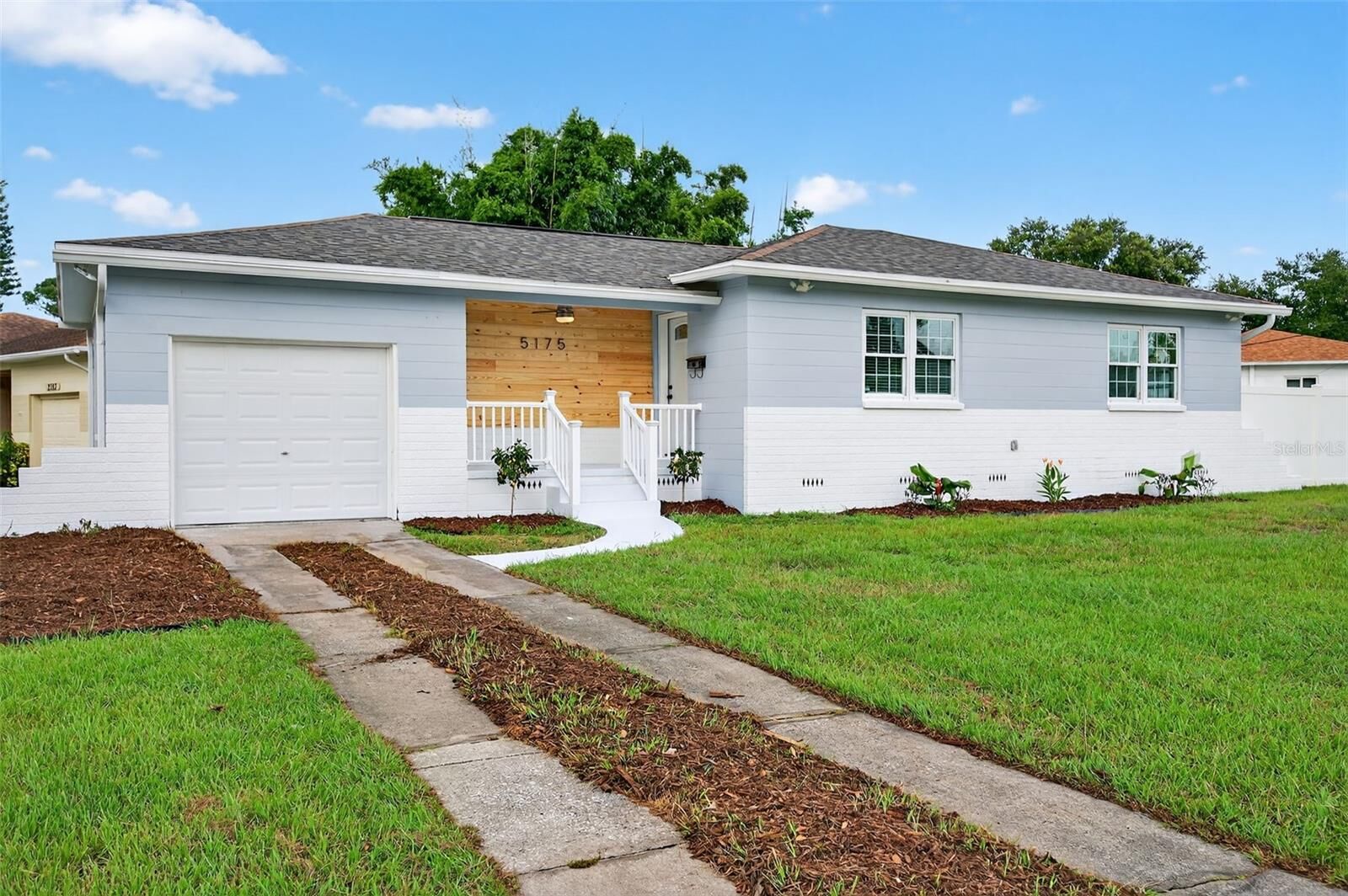 Property Photo: 5175 23rd Avenue N FL 33710