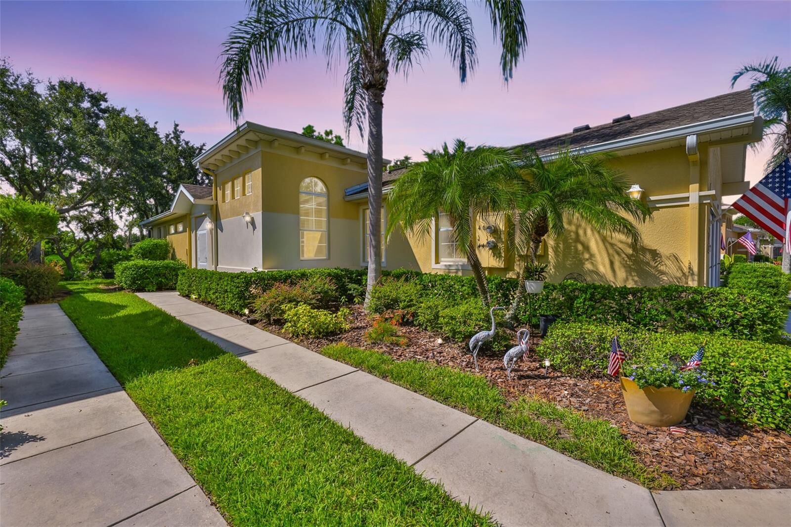 Property Photo:  2044 Sifield Greens Way  FL 33573 