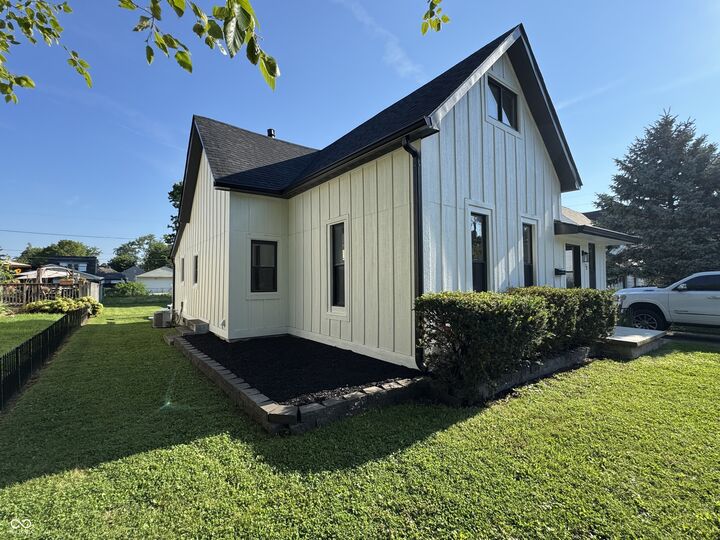 Property Photo:  72 W Broadway Street  IN 46142 