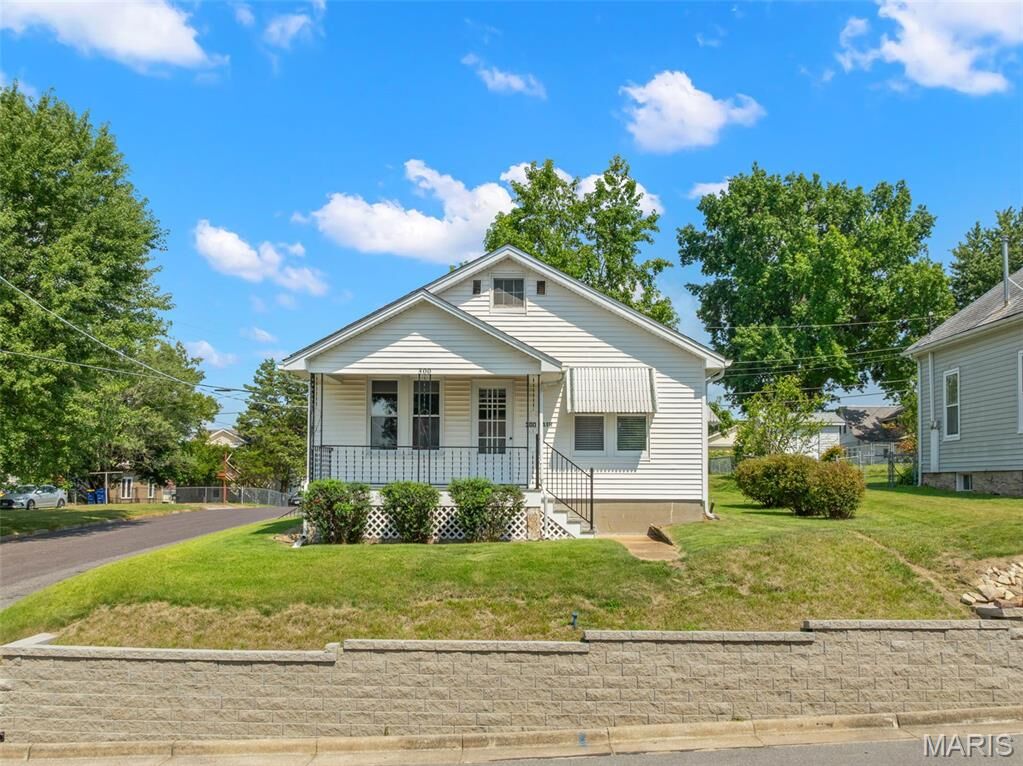 Property Photo:  300 Fair Street  MO 63090 