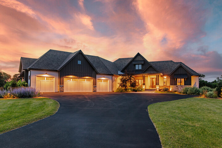 10122 W Farmdale Estates Ct  Mequon WI 53097 photo