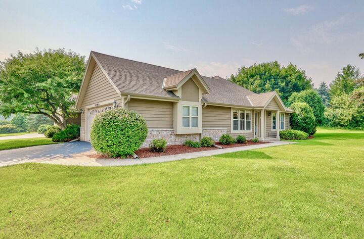 N24w24003 Brandon Oaks Dr B  Pewaukee WI 53072 photo