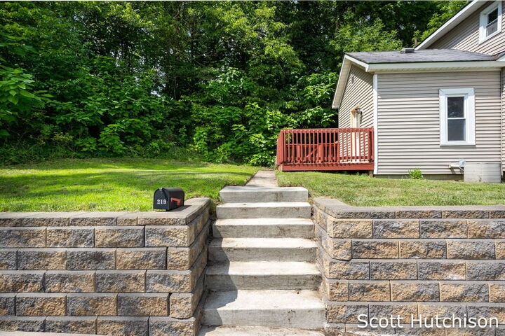 Property Photo: 219 E Lincoln Avenue MI 48846