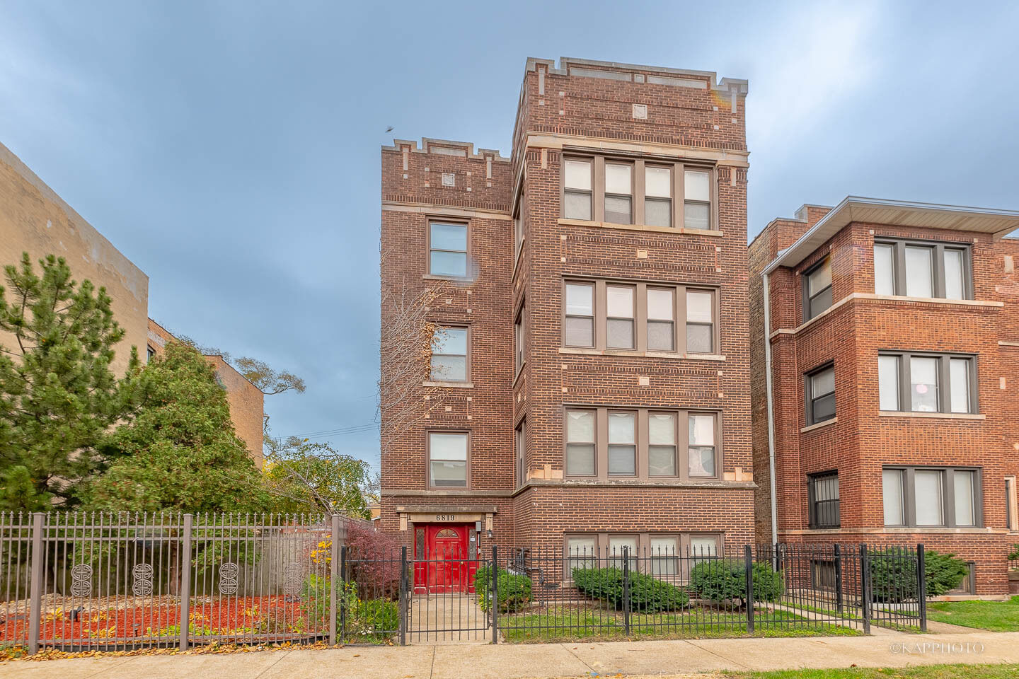 Property Photo: 6819 S Ridgeland Avenue 2 IL 60649