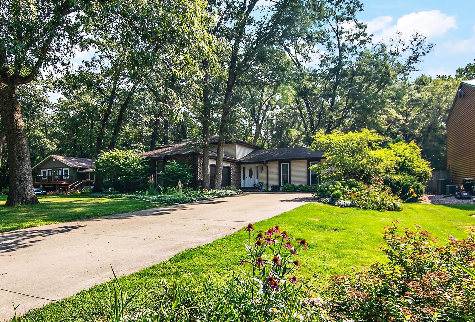 Property Photo: 16 Deerfield Avenue IL 60901