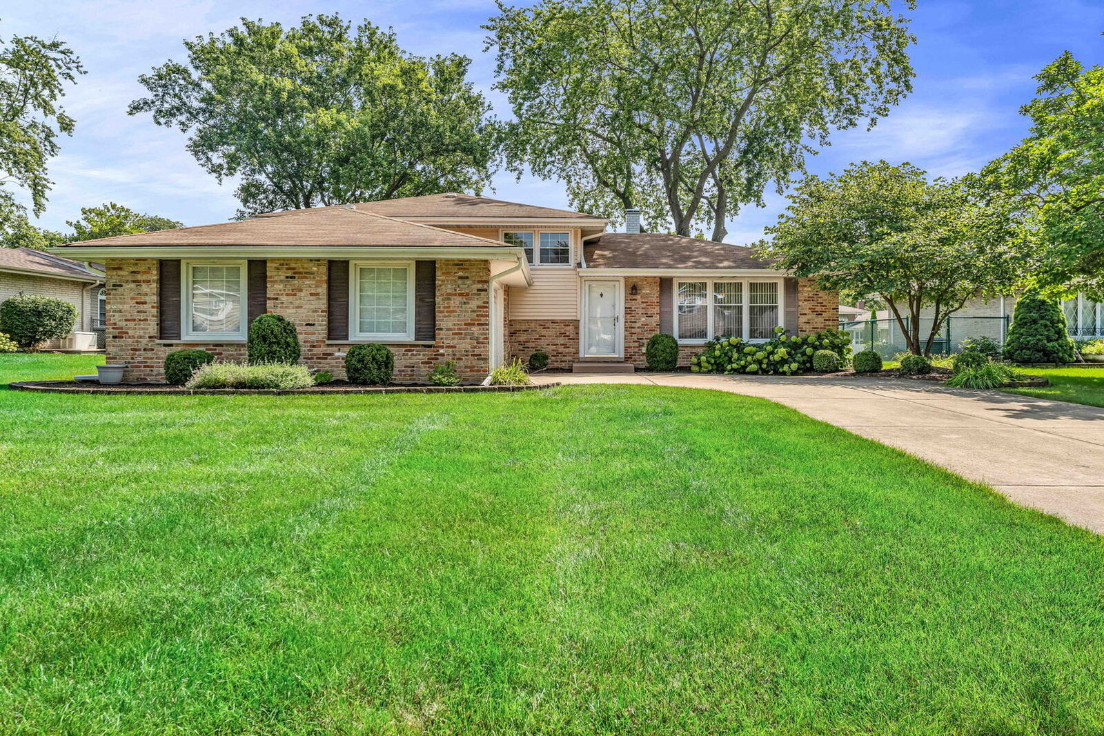 Property Photo: 7629 Baimbridge Drive IL 60516