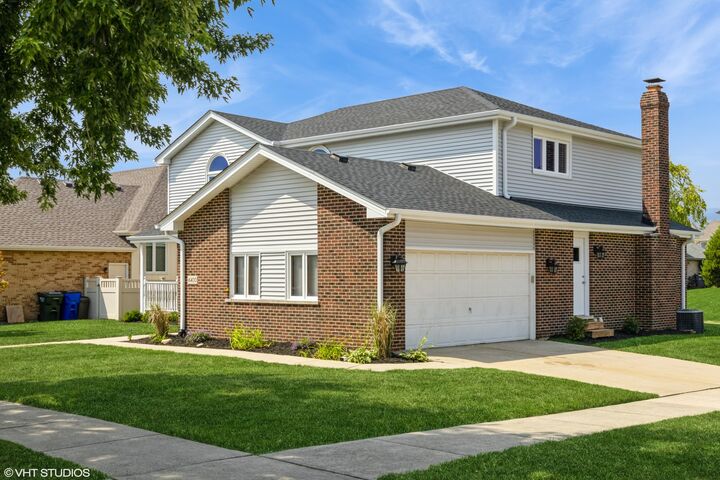 Property Photo:  16400 Lee Avenue  IL 60467 