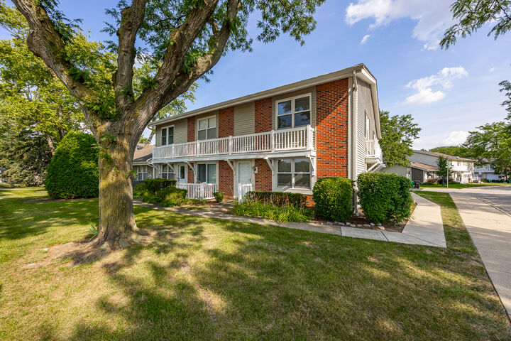 209 Amherst Court C  Bloomingdale IL 60108 photo