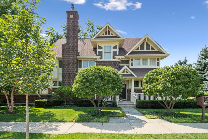 Property Photo:  610 Hammerschmidt Avenue  IL 60148 