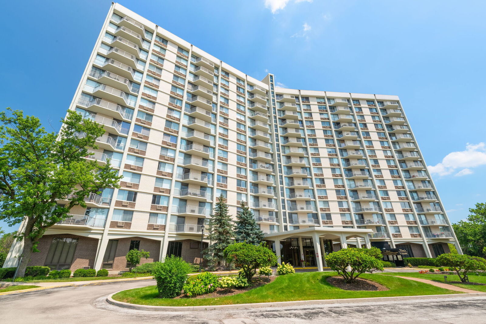 Property Photo:  40 N Tower Road 16G  IL 60523 
