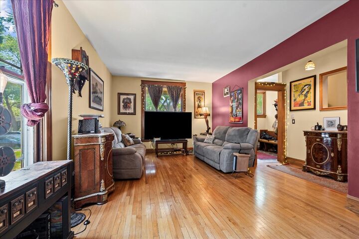 Property Photo:  1842 W Greenleaf Avenue  IL 60626 