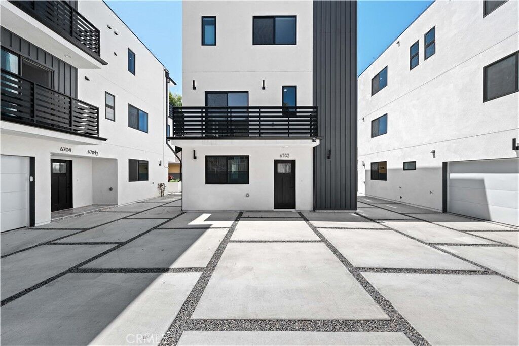 Property Photo:  6702 Kester Avenue  CA 91405 