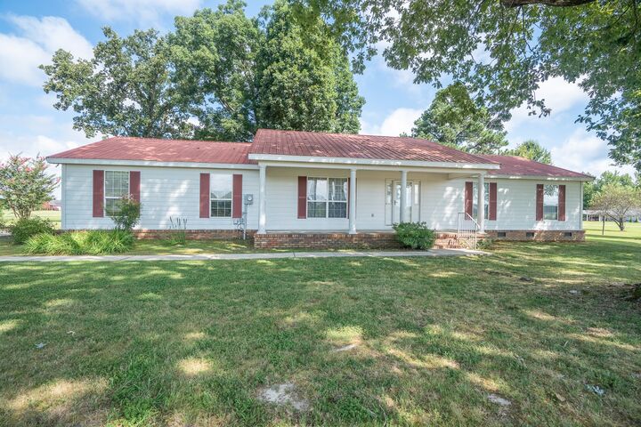 Property Photo:  775 2nd Ave S  TN 38469 