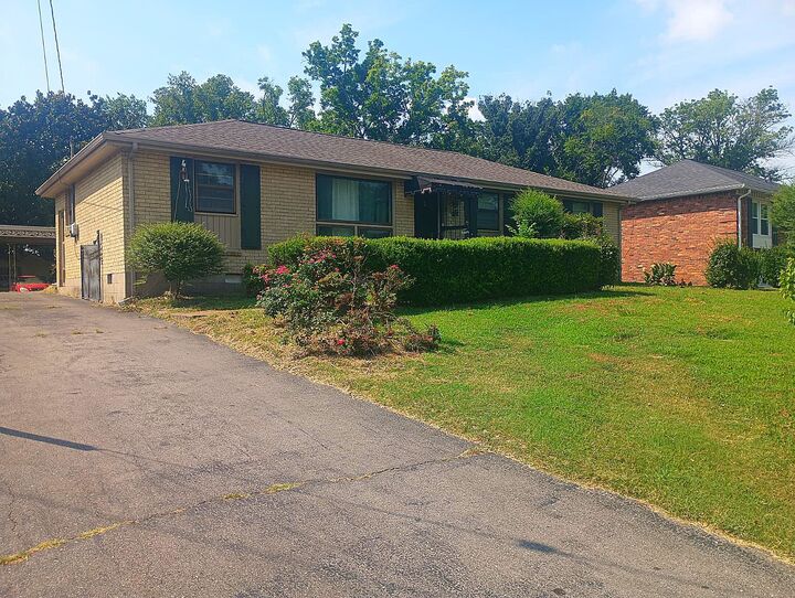Property Photo: 255 Eisenhower Dr TN 37211