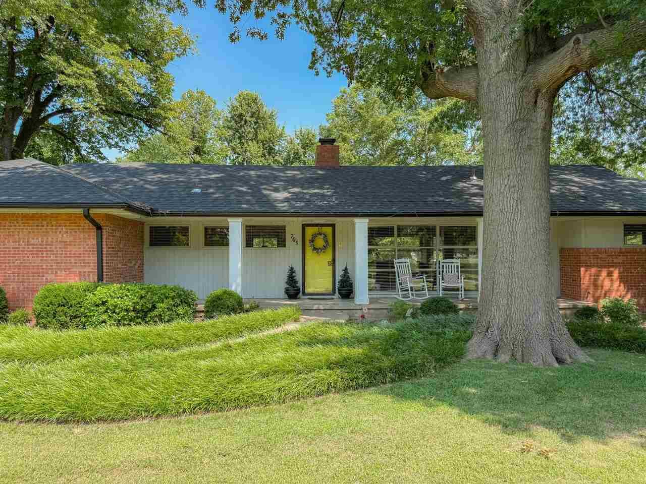 Property Photo:  705 Red Oak Drive  OK 74604 
