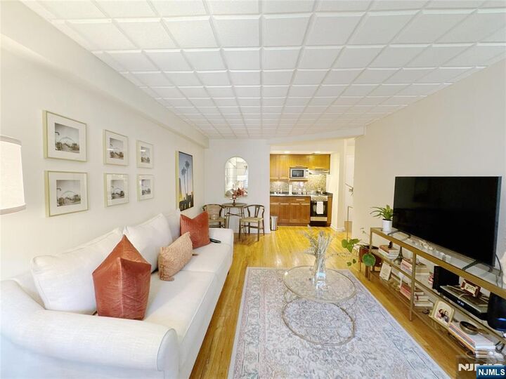 Property Photo:  420 Park Place 2E  NJ 07024 