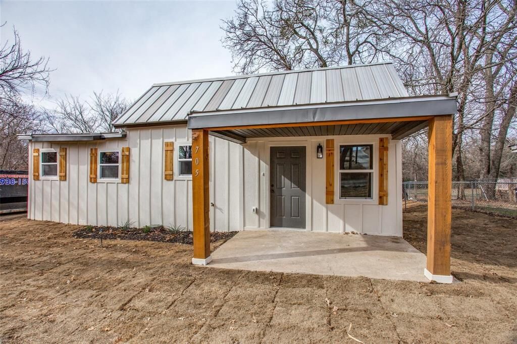 Property Photo: 705 Liberty Street TX 76086
