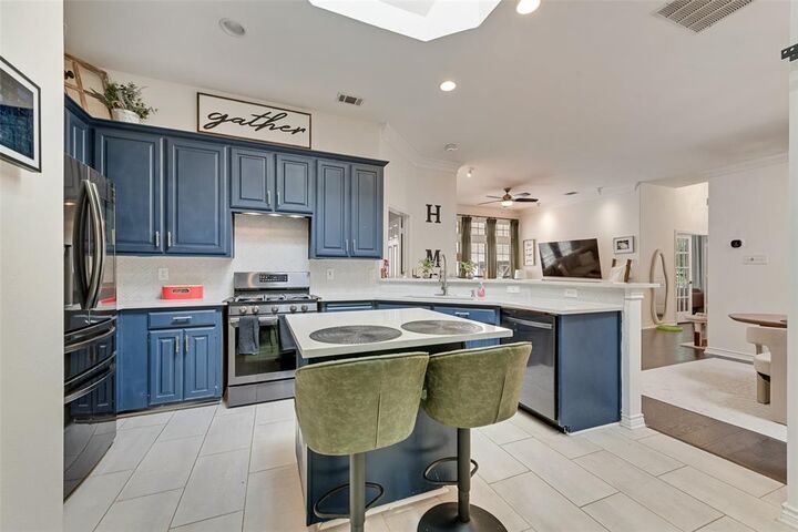 8609 Old Oak Drive  Irving TX 75063 photo